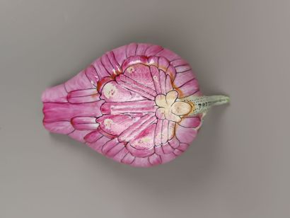 CHINE
Bol en porcelaine en forme de lotus...