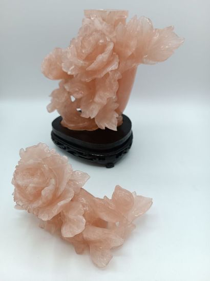 CHINE. 
Vase couvert en quartz rose.
Décor...