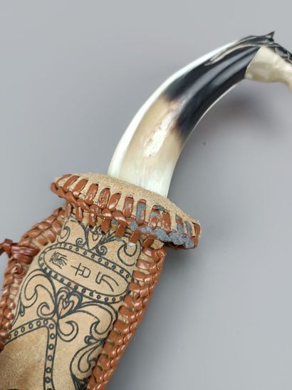 MONGOLIE
Petit couteau en corne, poignée...