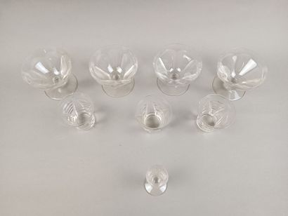 BACCARAT 
Petit lot divers de verreries comprenant:
-...