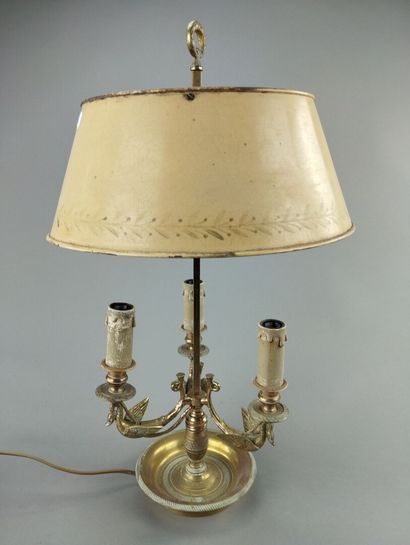 Lampe bouillotte en bronze doré à 3 bras...
