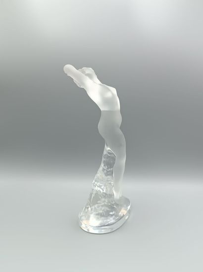 LALIQUE France, 
Sujet en cristal représentant...