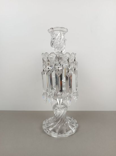 BACCARAT
Chandelier en cristal moulé constitué...