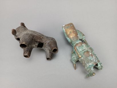 ART AFRICAIN
Deux sujets en bronze ou métal:
1...