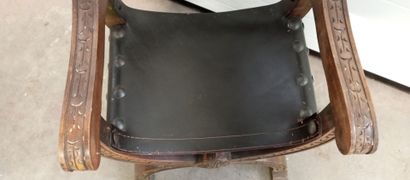 Fauteuil curule en bois naturel mouluré e...
