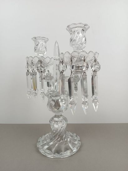 BACCARAT
Chandelier en cristal moulé constitué...