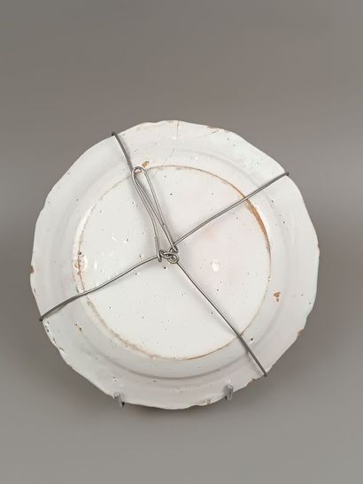 NEVERS ou LA ROCHELLE? 
Assiette en faïence...