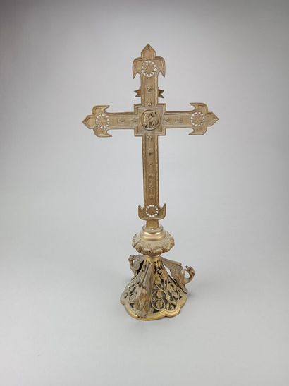 Important Christ d'autel en bronze.
Il présente...