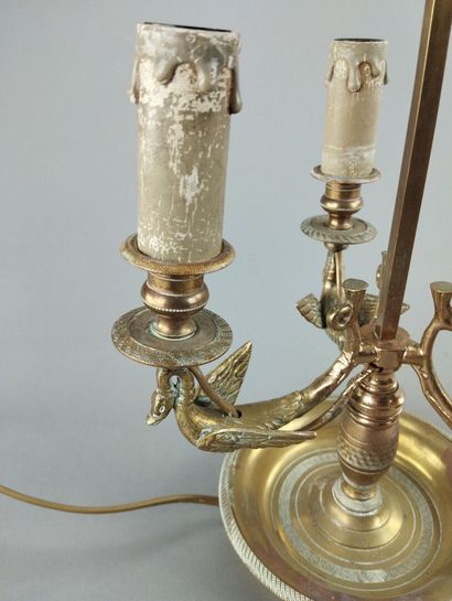 Lampe bouillotte en bronze doré à 3 bras...