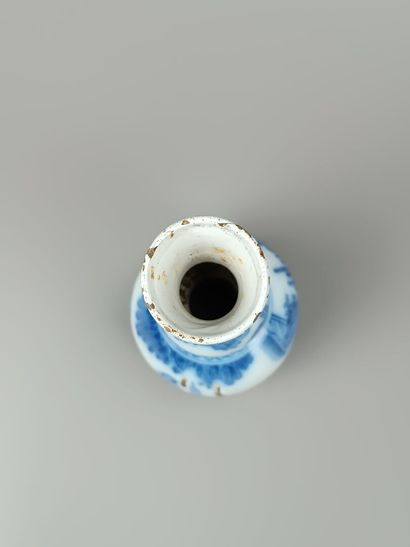 DELFT ?
Vase balustre en faience bleue et...