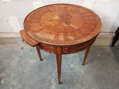 Guéridon ou table genre bouillotte en bois...