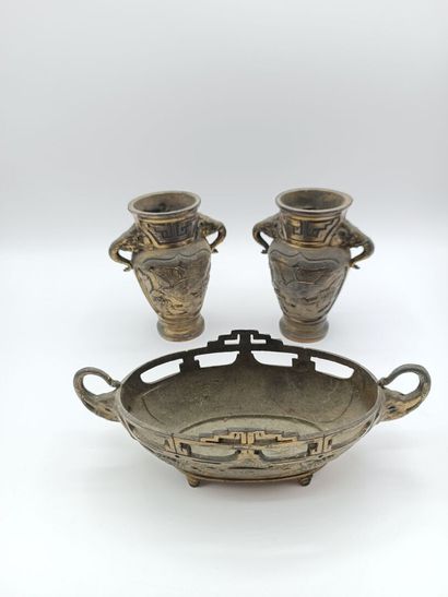 Petite garniture de cheminée en métal comprenant...