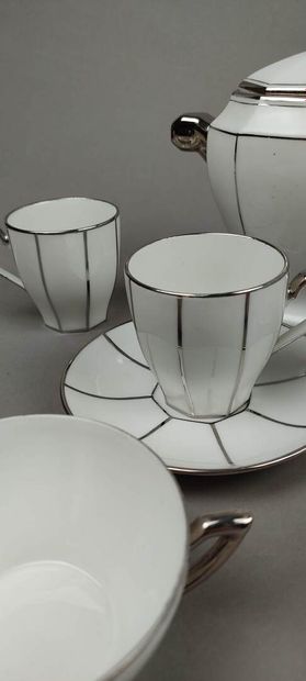 Service à café composite de modèle similaire.
Il...