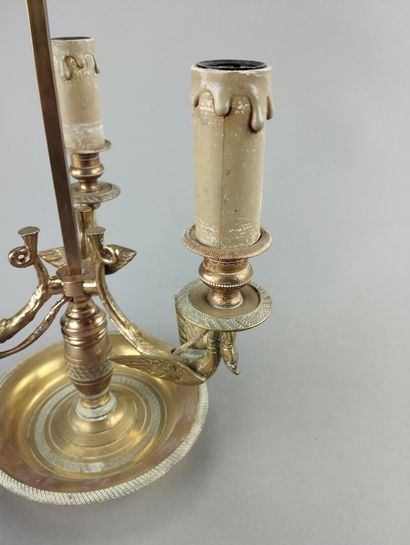 Lampe bouillotte en bronze doré à 3 bras...