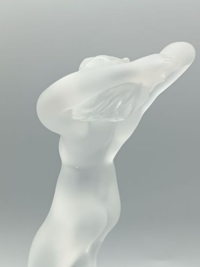 LALIQUE France, 
Sujet en cristal représentant...