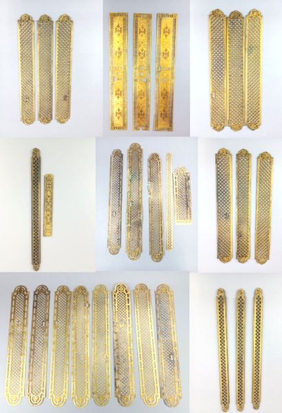 Lot de 28 plaques de propreté en bronze,...