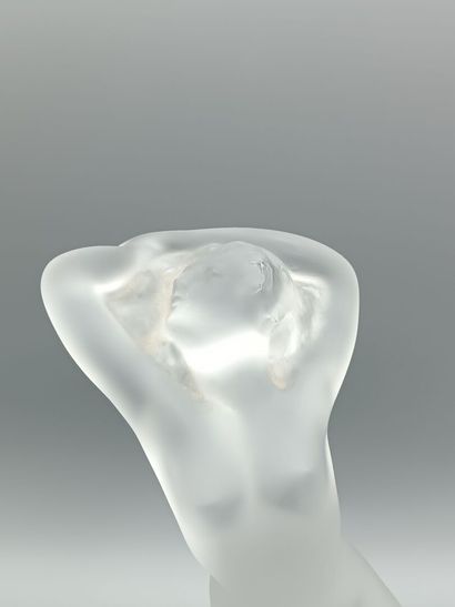LALIQUE France, 
Sujet en cristal représentant...