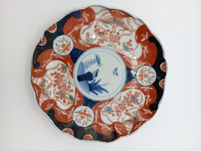 IMARI
Assiette en porcelaine polychrome à...