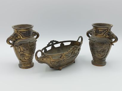 Petite garniture de cheminée en métal comprenant...