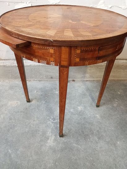 Guéridon ou table genre bouillotte en bois...