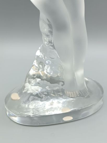 LALIQUE France, 
Sujet en cristal représentant...