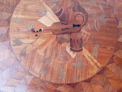 Guéridon ou table genre bouillotte en bois...