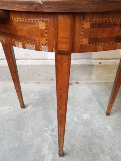 Guéridon ou table genre bouillotte en bois...