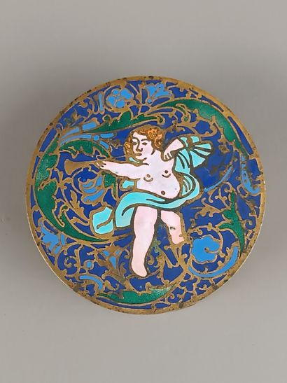 Curieuse boîte en bronze de forme circulaire.
Couvercle...