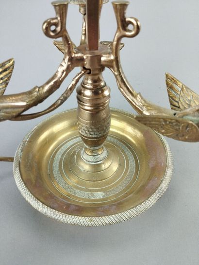 Lampe bouillotte en bronze doré à 3 bras...