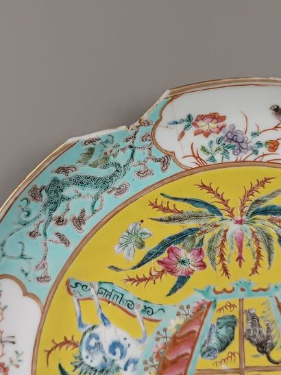 CHINE, XIXème siècle?
Assiette en porcelaine...