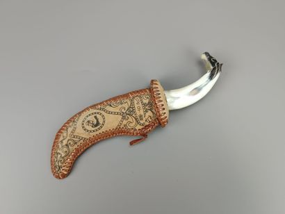 MONGOLIE
Petit couteau en corne, poignée...