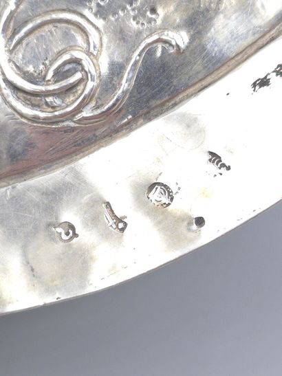 Coupe en argent à décor en plein du dieu...