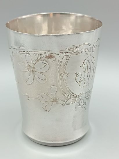 Timbale en argent Art Nouveau.
Décor sur...