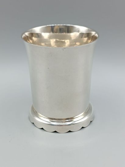 Émile PUIFORCAT
Silver timbale with serrated...