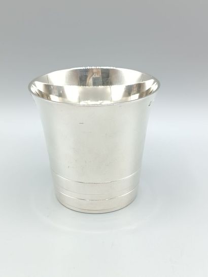 PUIFORCAT
Timbale en argent légèrement évasée...