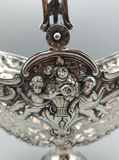 Grande corbeille ovale en argent en forme...