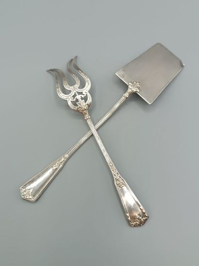 Silver foie gras service with 2 serving spoons...