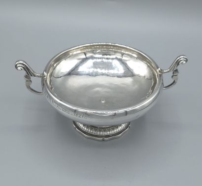 Coupe de mariage en argent de style XVIIIeme.
Pose...