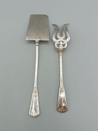 Silver foie gras service with 2 serving spoons...