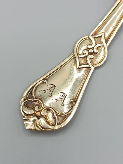 Vermeil tea spoon with scallop-shaped spoon....