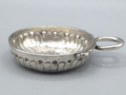 Taste-vin en argent du XVIIIème siècle.
Modèle...
