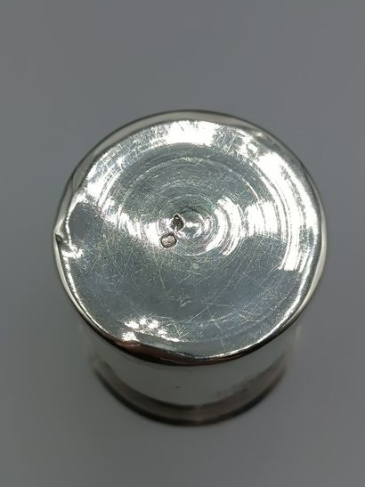 Timbale en argent de modèle uni orné de doubles...