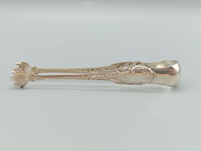 Louis XV style silver sugar tongs.
Minerve...