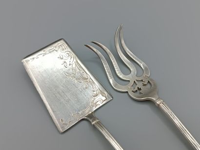 Silver foie gras service with 2 serving spoons...