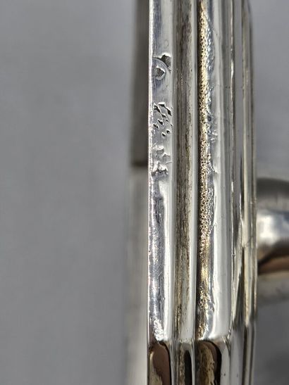Paire de bougeoirs de toilette en argent.
Fûts...