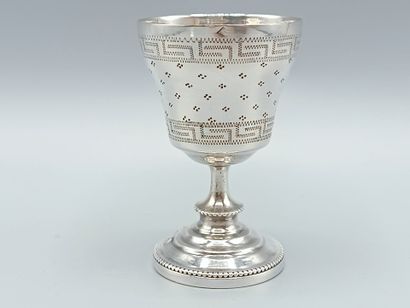 MASSAT Frères 
Silver egg cup on foot. 
Body...