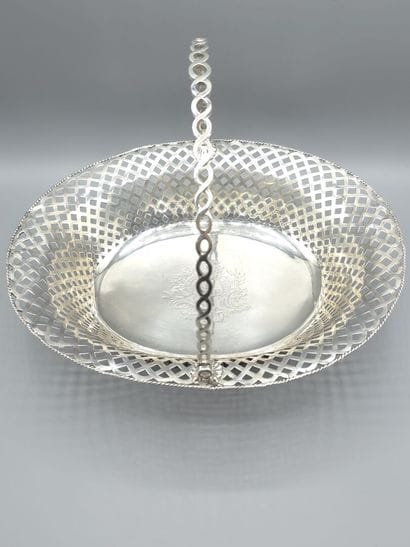 Corbeille ou panier en argent anglais. 
Corps...