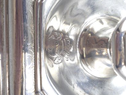 Paire de bougeoirs de toilette en argent.
Fûts...