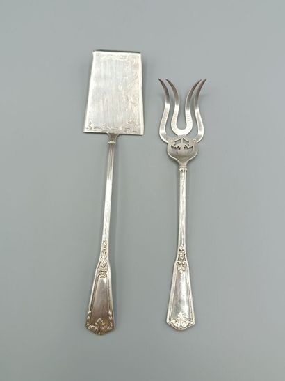 Silver foie gras service with 2 serving spoons...