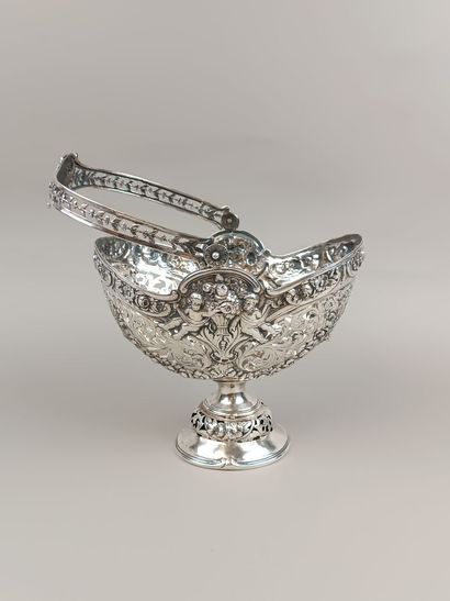 Grande corbeille ovale en argent en forme...